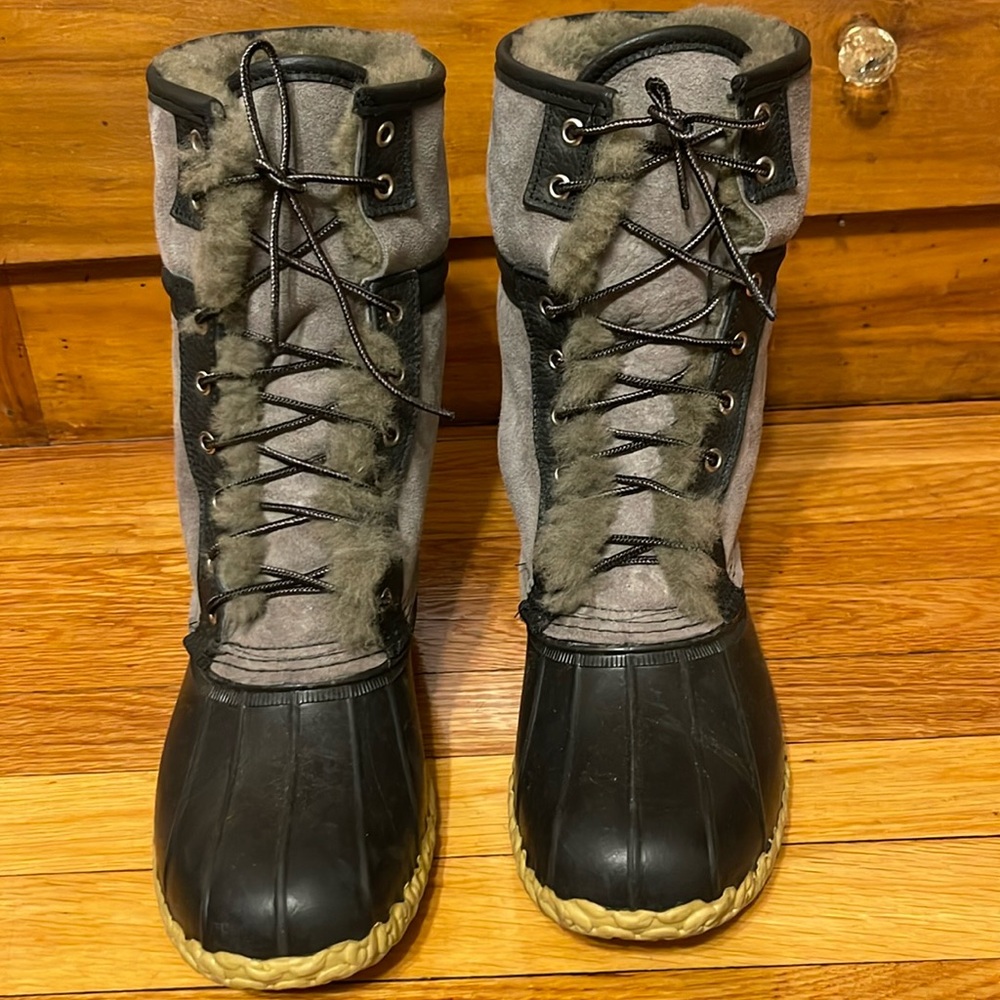 LL Bean boot with fuzzy lining women’s size 11M